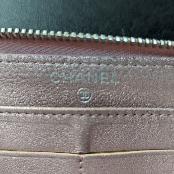 CHANEL Light Pink Metallic Zip Wallet - Picture 8 of 13